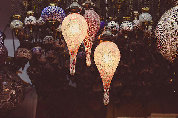 彩色传统阿拉伯马赛克灯。许多不同的灯<strong>背景</strong>