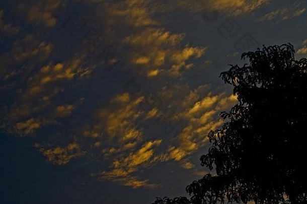 德克萨斯州峡谷日落时的蓬松<strong>云</strong>。