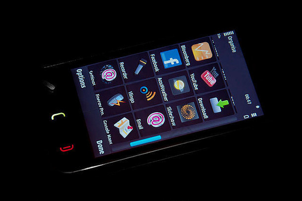 黑暗中的触摸屏智能手机