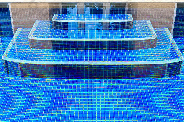 楼梯豪华酒店游泳池