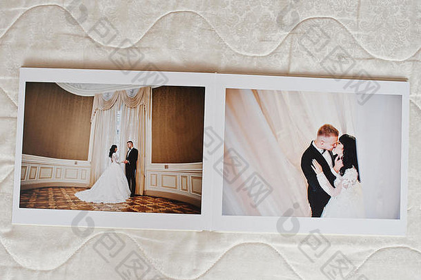婚礼相册30x40。两页相册优雅婚礼夫妇。相框中的宽婚纱照