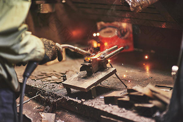工业工厂焊接工人焊接焊机主焊接钢