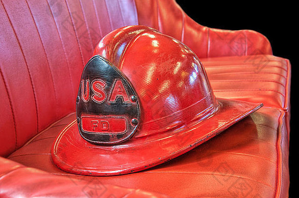 消防队员红色的头盔