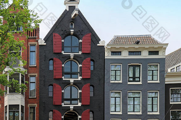 阿姆斯特丹传统荷兰建筑的开窗房屋