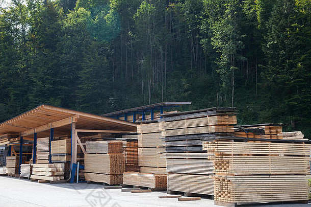 木材板材的锯木厂储存