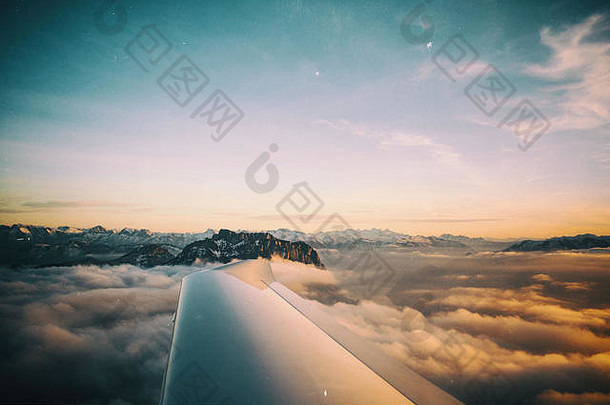 飞机图片窗口云