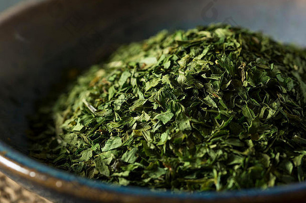 干燥的有机绿欧芹片，可用于烹饪