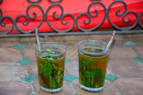 摩洛哥的典型饮料-薄荷茶