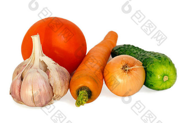 将蔬菜成分（胡萝卜、黄瓜、大蒜、洋葱、番茄）分离到白色。