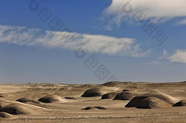圆圆的雅当斯风侵蚀岩石表面。柴达木沙漠-青海-中国-0568