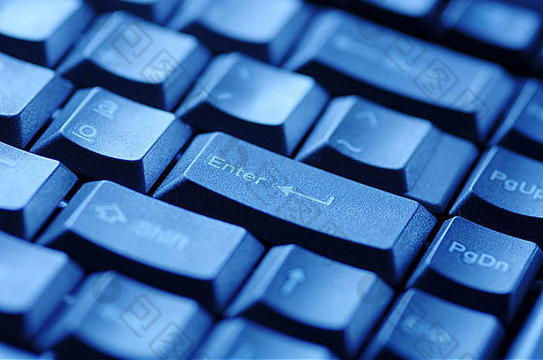 电脑键盘蓝色的光输入关键