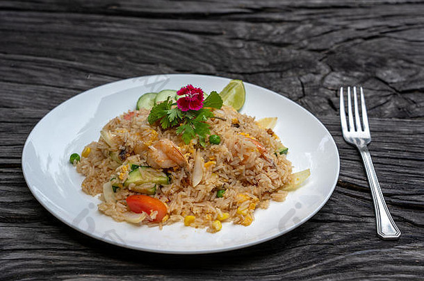 炸大米虾蔬菜白色菜木表格关闭泰国食物泰国厨房炸大米海鲜Res