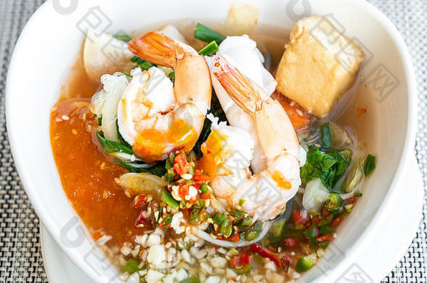 海鲜泰式素姬素姬-辣豆酱拌粉丝，配虾和鱼