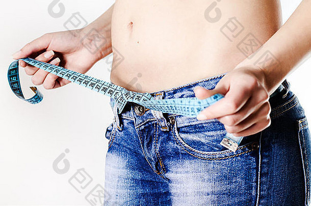 有吸引力的女人牛仔裤测量腰磁带