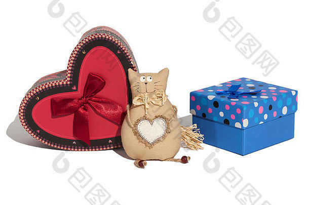 礼物包装材料红色的蓝色的礼物盒子白色背景猫玩具手工制作的