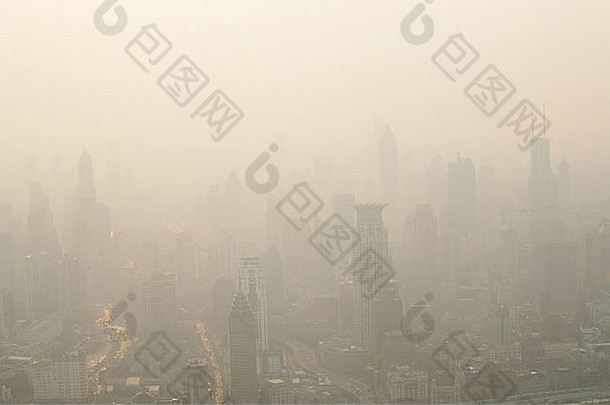 朦胧的烟雾污染覆盖浦西区上海国人民共和国中国中华人民共和国