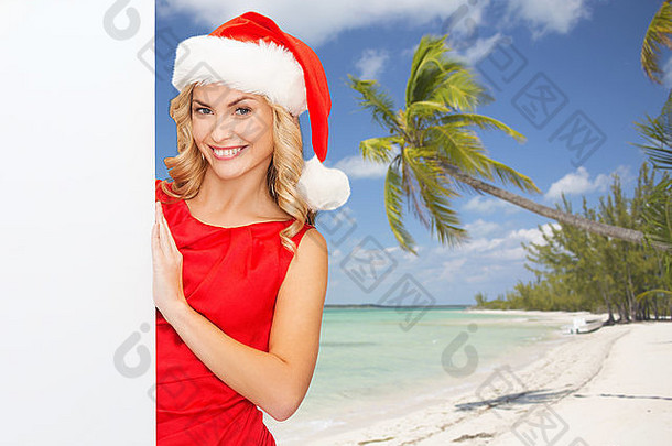 微笑的年轻女子，戴着圣诞帽，戴着白板