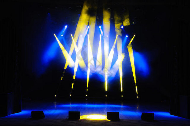 免费舞台灯光，照明设备，彩色聚光灯。