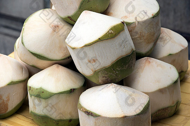曼谷出售的饮用椰子