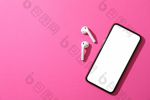 电话空屏幕耳机粉红色的背景前视图