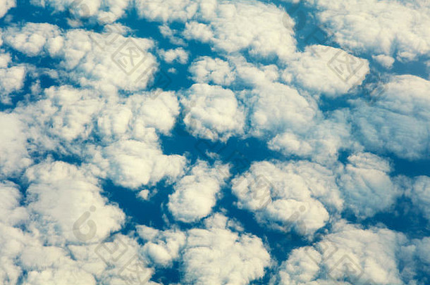 云蓝色的天空云空中视图