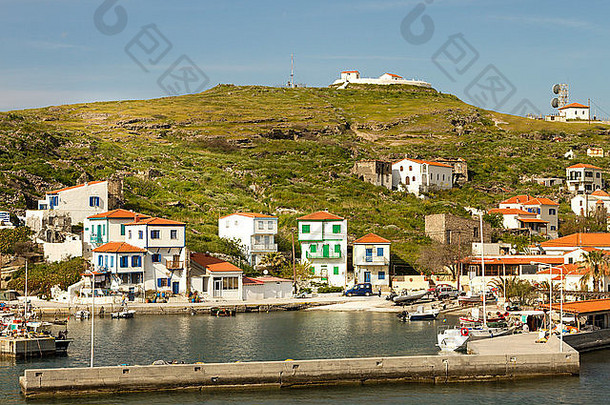 风景如画的港贴水埃夫斯特雷克斯斯特拉蒂斯岛爱琴海海希腊