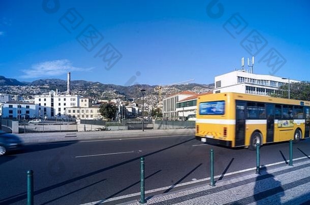 欧洲联盟葡萄牙马德拉阳光下Funchal码头区的城市景观和主要道路