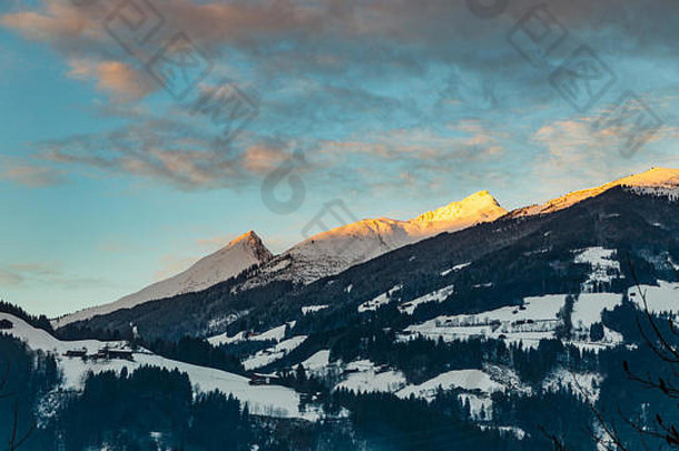 冬季的阿尔卑斯山