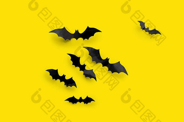 黑色的万圣节蝙蝠黄色的背景