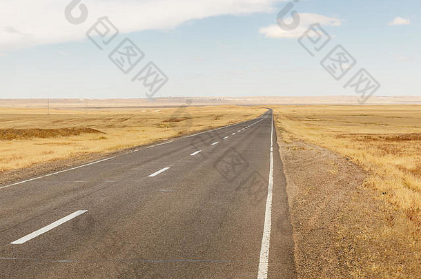 蒙古赛恩山扎米林乌德沥青路，美丽的戈壁沙漠景观，蒙古