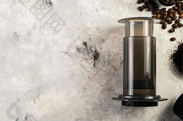 咖啡概念-咖啡豆、研磨、速溶、胶囊、大理石背景
