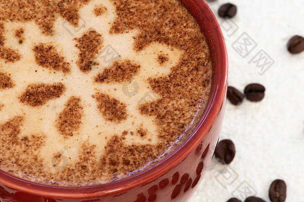 卡布奇诺咖啡巧克力雪花主题雪背景散射咖啡豆子集场景节日圣诞节感人的喝