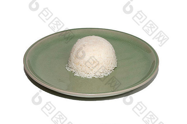泰国茉莉米放在干净的盘子上，用白色背景切掉。