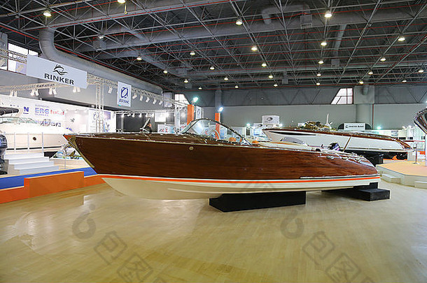 在中国北车博览中心举行的第九届中国北车欧亚船展上展出的一艘船