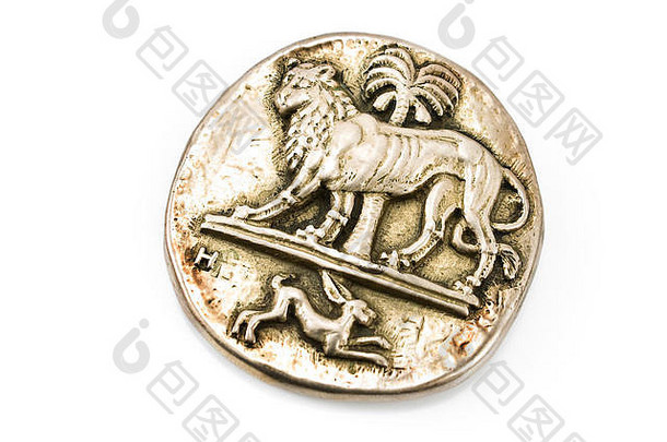 白色镶嵌着狮子和兔子的古董银<strong>胸</strong>针