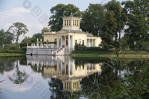 Tsaritsyn展馆。科洛里斯基公园（岛屿）。彼得戈夫，圣彼得堡，俄罗斯。