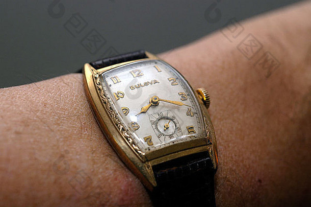 大约1945年部分修复的男式Bulova手表