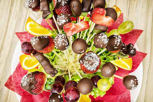 美味的水果花束巧克力结霜礼物特殊的礼物母亲的一天充满活力的颜色