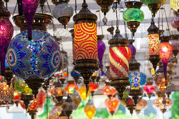 彩色传统阿拉伯马赛克灯。许多不同的灯<strong>背景</strong>