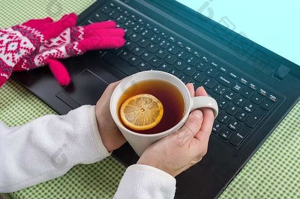 冬季<strong>背景图</strong>片，笔记本电脑，手套毛衣热<strong>茶</strong>