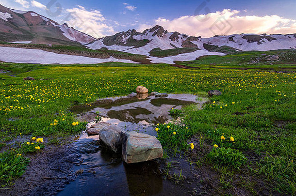 高地乌尔米亚湖冰冷其山位于西北伊朗