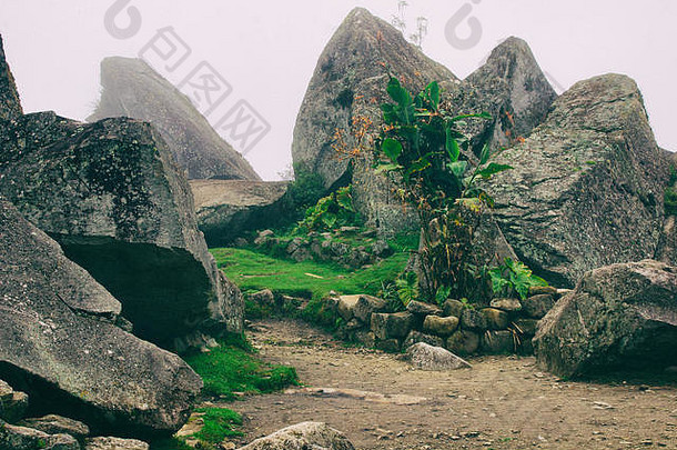 石头废墟覆盖雾神秘的环境“马丘比丘比丘秘鲁南美国人