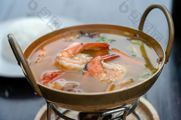 汤姆山药如果汤姆百胜汤姆山药辣的清晰的汤虾关闭受欢迎的食物泰国泰国厨房