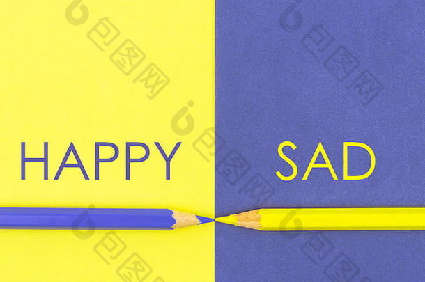 快乐与悲伤的对比概念。黄色和紫色的<strong>铅笔</strong>和纸。