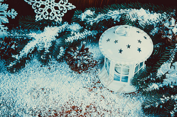 圣诞节灯笼基斯蜡烛圣诞节树分支机构视锥细胞雪花雪古董木背景免费的空间