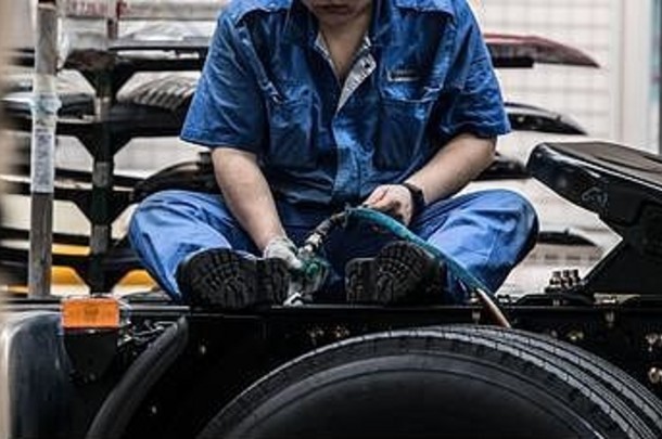 中国机械厂的工人。