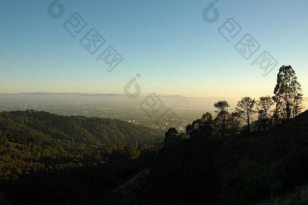加州伯克利山华帝角山坡景观天际线