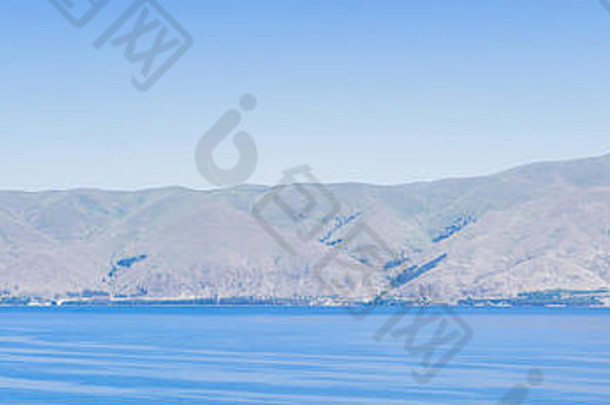 塞万湖，亚美尼亚和高加索地区最大的湖泊。