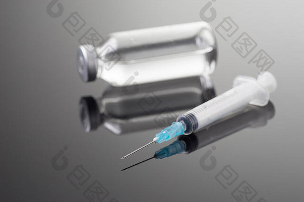 药瓶和注射器中的药物，可用于疫苗注射、癌症治疗、疼痛治疗，也可被滥用用于非法用途