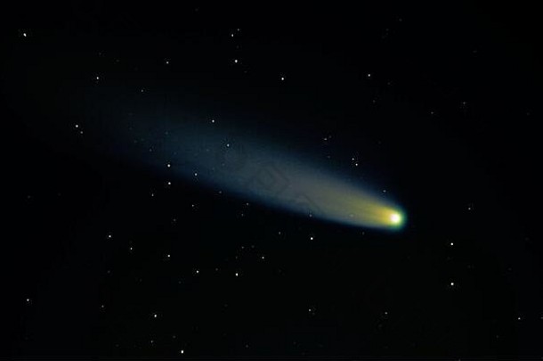 2020年7月16日，用小型望远镜从英国拍摄的彗星C/2020（NEOWISE）。